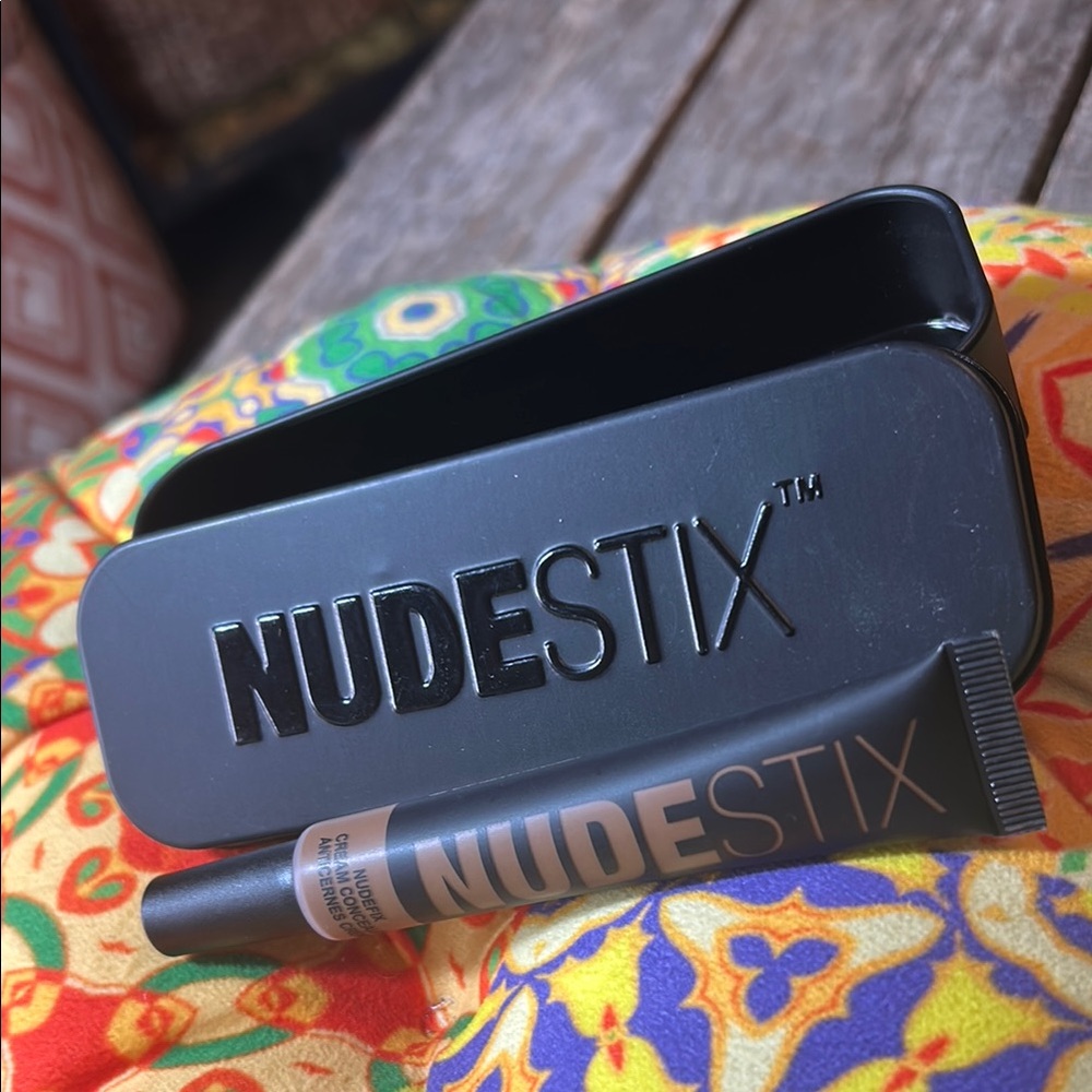 NUDESTIX Nude 10 dark concealer